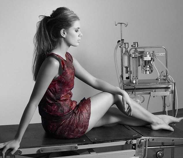 Colectie de haine din vin rosu